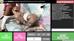 Tatuoitu verkkokameramalli ja hänen kiimainen neekeri ystävänsä Thumb